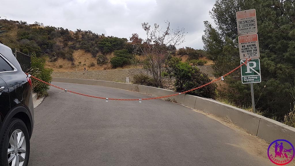 visitas en los Ángeles acceso cortado para vehículos cartel de Hollywood