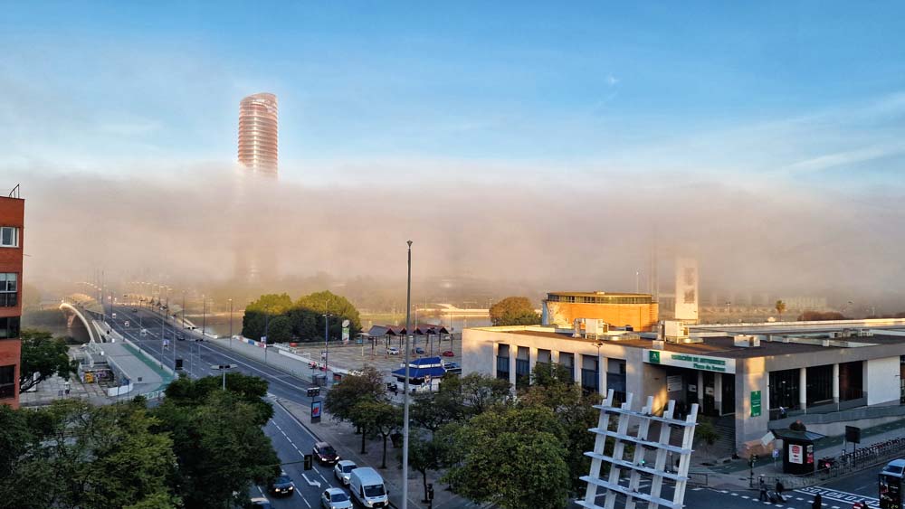 Sevilla Niebla sobre el Guadalquivir