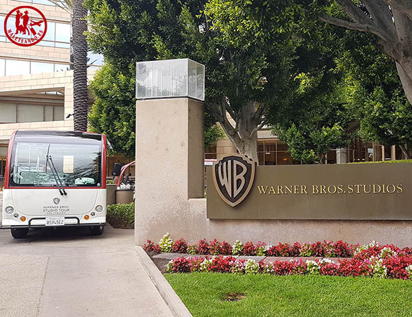 Entrada a Warner Bros