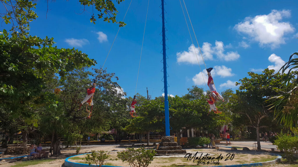 hombres pajaro Tulum