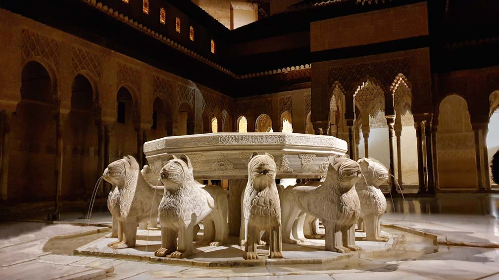 Patio de los Leones Alhambra de Granada