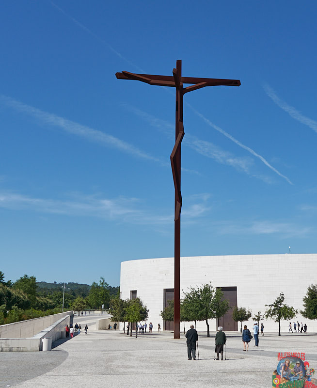 Cruz explanada Santuario de Fátima
