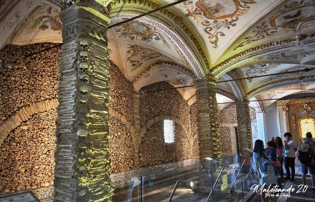 Capilla de los Huesos, Evora