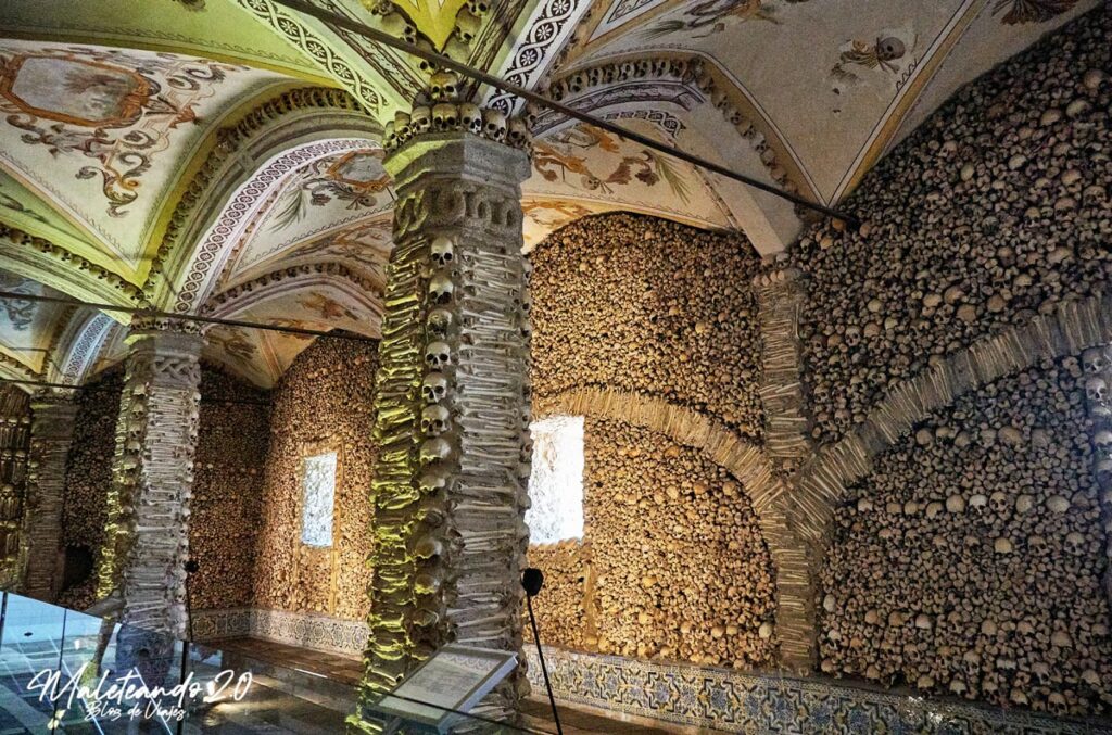 Capilla de los Huesos, Evora