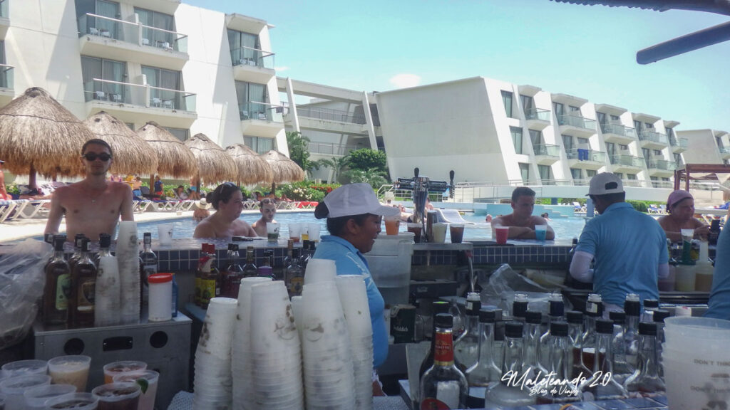 Bar piscina gran sirenis